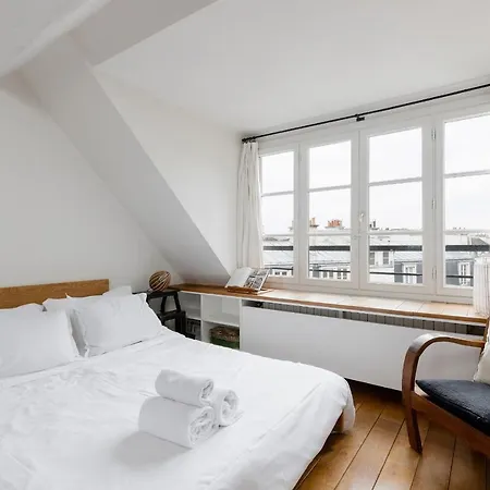 De Ville - Marais Apartment Paris